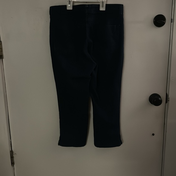 Gloria Vanderbilt-All Around Slimming Effect Jeans Missy size 6 . Like New - Picture 2 of 2